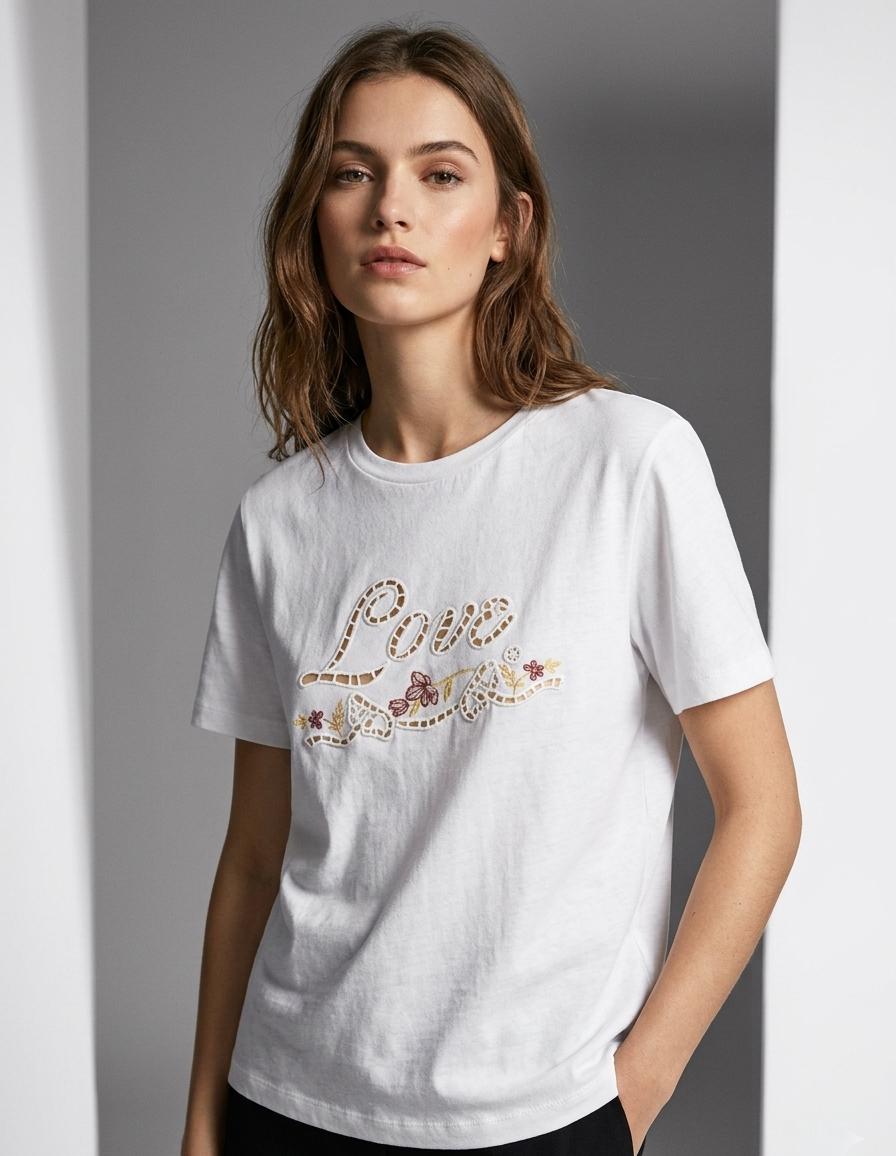 LOVE YAZILI FİSTO NAKIŞLI PREMİUM EKRU TSHİRT
